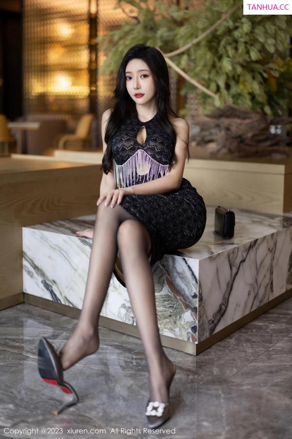 王馨瑶  [XiuRen]高清写真图 2023.05.19 No.6772 王馨瑶yanni 黑丝美腿第8张图片